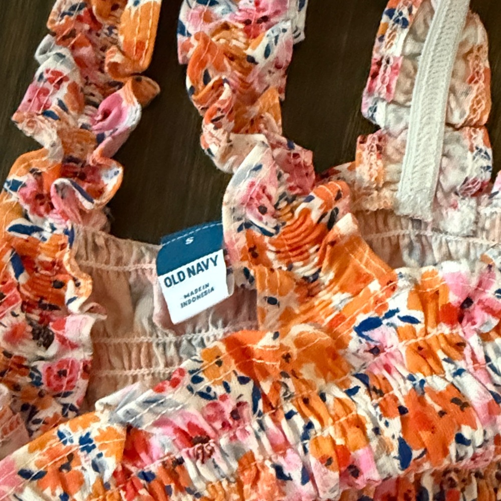Woman's fitted floral smock top LIKE NEW - Picture 3 of 3